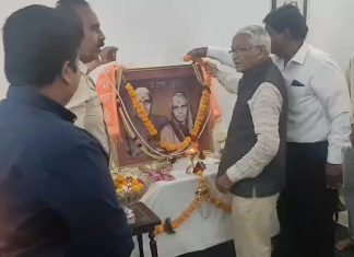 स्वतंत्रता संग्राम सेनानी विचित्र कुमार सिन्हा जी की पुण्यतिथि पर श्रद्धांजलि सभा एवं आहार वितरण