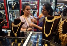 वैश्विक बाजारों से मिले मिले-जुले संकेतों के बीच कीमती धातुओं में बड़ा उतार-चढ़ाव, चांदी में तेजी तो सोना लुढक़ा