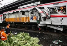 इंडोनेशिया के बेकासी में खड़ी ट्रेन से टकराई लंबी दूरी की ट्रेन, अब तक 14 मौत