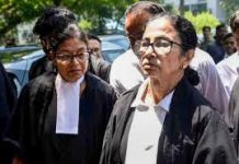 चुनावी हिंसा का मामला लेकर काला कोर्ट में हाईकोर्ट पहुंची ममता, लगे बुआ चोर-भतीजा चोर के नारे