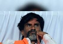 चिलचिलाती धूप व गर्मी में खुले मैदान में जरांगे का अनशन फिर शुरु