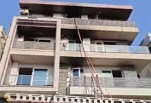 दिल्ली में बड़ा हादसा : विवेक विहार में 6 फ्लैटों में लगी भीषण आग, 9 लोगों की मौत; कई घायल