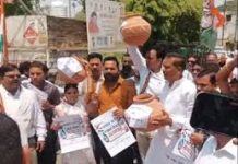 भोपाल के बरखेड़ा पठानी में पानी संकट पर उग्र प्रदर्शन, वार्ड ऑफिस के बाहर फोड़े मटके