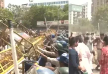 पटना में लाठीचार्ज, एग्जाम की मांग कर रहे अभ्यर्थियों को पुलिस ने दौड़ा-दौड़ाकर पीटा
