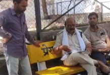 गुनगा थाना क्षेत्र में एक छात्रा की सल्फास खाने से मौत हो गई। परिजनों के अनुसार शनिवार देर रात पिता ने उसे