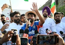 जंतर-मंतर पर फिर से प्रदर्शन की तैयारी में कॉकरोच जनता पार्टी, दिल्ली पुलिस से मांगी परमिशन