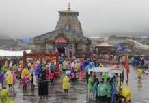रोकी गई केदारनाथ यात्रा, बद्रीनाथ मार्ग पर भी संकट, भारी बारिश के कारण रास्ते में फंसे यात्री