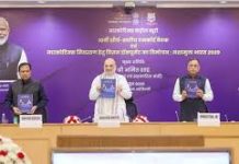 प्रधानमंत्री ने बंकिम चंद्र चट्टोपाध्याय को उनकी जयंती पर श्रद्धांजलि दी