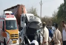 दर्दनाक हादसा : ट्रक और यात्री बस की आमने-सामने टक्कर, चार लोगों की मौत; 10 घायल