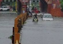 हरिद्वार-रुडक़ी में बारिश का कहर: सडक़ें बनीं तालाब, घरों में घुसा पानी, स्कूल बंद, प्रशासन ने जारी किया अलर्ट