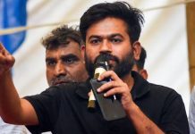 छात्र आंदोलन पर अभिजीत दीपके का केंद्र पर हमला, गृह मंत्री के इस्तीफे की मांग दोहराई