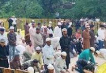 धार में ऐतिहासिक भोजशाला के पीछे वाली जमीन पर मुस्लिम समाज ने अदा की जुमे की नमाज