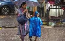 मूसलाधार बारिश से महाराष्ट्र बेहाल, मुंबई-ठाणे सहित छह जिलों में छुट्टी