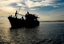 म्यांमार के तट पर रोहिंग्या शरणार्थियों को ले जा रही 2 नावें डूबीं, 500 की मौत