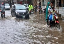 पाकिस्तान के पंजाब में बारिश का कहर: 8 की मौत और 14 घायल, कई इलाके जलमग्न