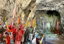 पवित्र ‘छड़ी मुबारक’ पहलगाम के लिए रवाना, अमरनाथ की पारंपरिक वार्षिक यात्रा शुरू