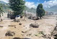 नेपाल में कुदरत का कहर, अचानक आई बाढ़ से सैकड़ों लोगों की मौत