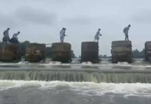 विदिशा में स्कूली बच्चों के जान जोखिम में डालकर बेतवा नदी पार करने पर एनएचआरसी सख्त, मध्य प्रदेश सरकार को जारी किया नोटिस