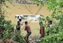 आगर मालवा जिले में ओडिशा के श्रद्धालुओं की कार नाले में बही, 8 की मौत