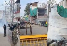 उज्जैन में शाही मस्जिद को लेकर बवाल, भीड़ ने किया पथराव; पुलिस ने छोड़े आंसू गैस के गोले