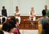 शिक्षकों से मिले पीएम मोदी: पूछा- अच्छा वक्ता बनने के लिए क्या करूं; शिक्षिका के जवाब पर खूब हंसे प्रधानमंत्री