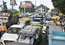 इंटर्न डॉक्टरों का प्रदर्शन: भोपाल में 4-5 किमी लंबा जाम, कमला पार्क से शाहजहानाबाद तक यातायात बेहाल