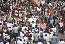 भोपाल में सीलिंग का विरोध, सीएम से मिले जनप्रतिनिधि, कोलार में बाजार बंद, डी-मार्ट और शराब दुकानें भी नहीं खुलीं; व्यापारियों ने अर्थी निकाली