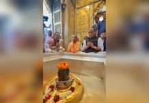 पीएम मोदी के जन्मदिन पर रक्षा मंत्री-सीएम योगी ने काशी विश्वनाथ मंदिर में की पूजा, दीर्घायु की कामना की