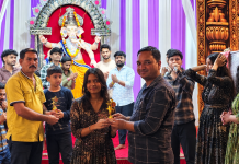 ‘नीलबड़ के राजा’ की भव्य झांकी बनी आकर्षण का केंद्र, प्रतियोगिताओं के बाद महाआरती में उमड़े श्रद्धालु