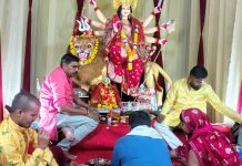 पार्वती नगर में मां दुर्गा की भव्य झांकी बनी आकर्षण का केंद्र, दर्शन के लिए उमड़ रहे श्रद्धालु
